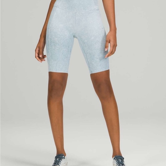 Lululemon Fast and Free Short 10" in City Grit White Blue Fog - size 8 - Picture 2 of 10